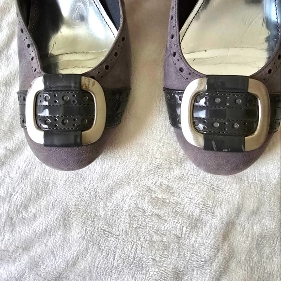 Gray Suede Buckle Pumps size 10 - Picture 8 of 14